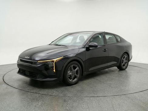 Used 2025 Kia K4 FWD image 3