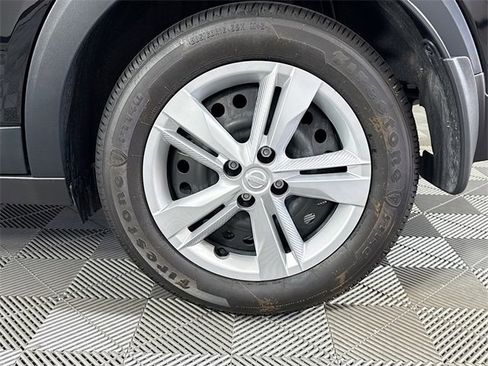 Certified 2025 Nissan Kicks Play S image 4