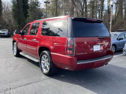 Used 2013 GMC Yukon XL Denali image 3