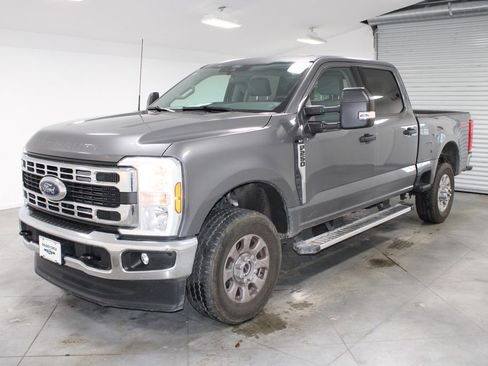 Used 2024 Ford F250 XLT w/ FX4 Off-Road Package AWD/4WD image 4