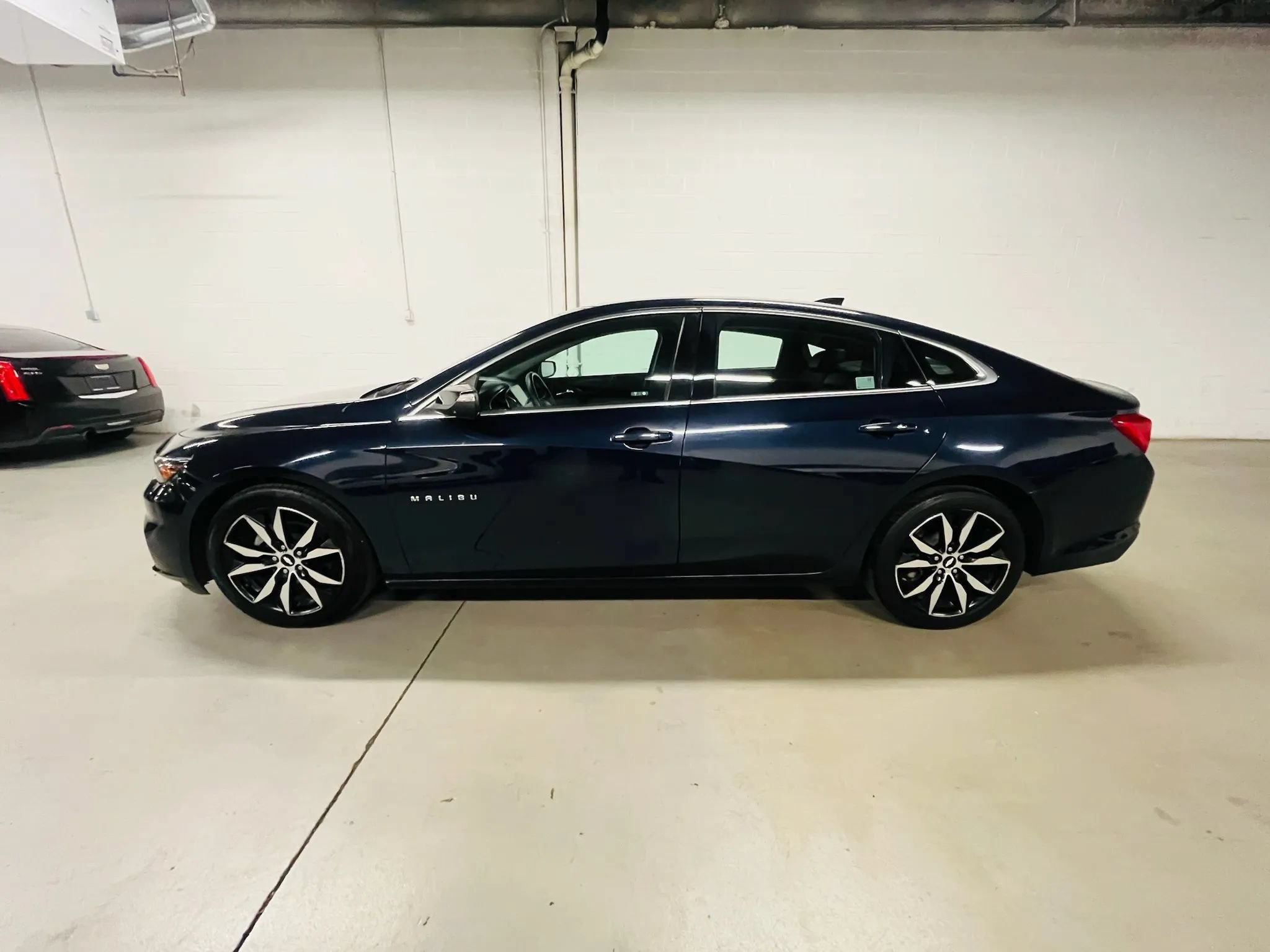 Used 2018 Chevrolet Malibu LT w/ Leather Package FWD image 5