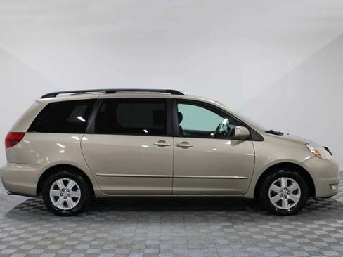 Used 2004 Toyota Sienna XLE w/ XLE Pkg 16 FWD image 7