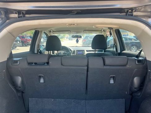 Used 2017 Honda HR-V LX image 9