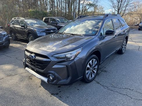 Used 2023 Subaru Outback Limited image 3