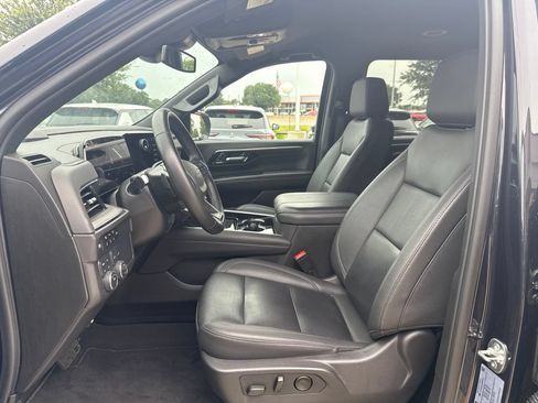 Used 2025 Chevrolet Suburban Z71 AWD/4WD image 7
