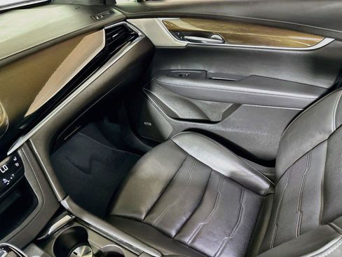 Used 2022 Cadillac XT6 Premium Luxury w/ Platinum Package FWD image 23