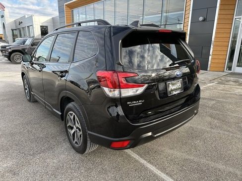 Used 2021 Subaru Forester Premium image 8