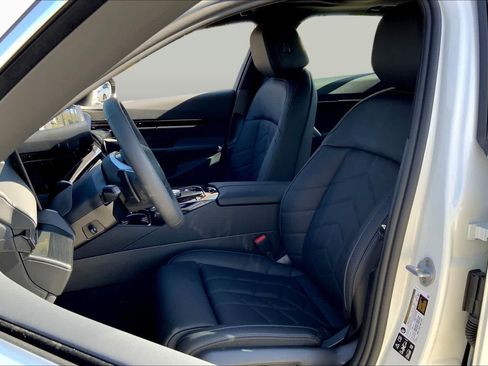 New 2026 BMW 530i xDrive AWD/4WD image 9