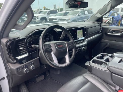 Used 2025 GMC Sierra 1500 SLT AWD/4WD image 11