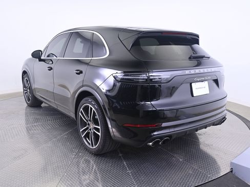 Used 2023 Porsche Cayenne Turbo AWD/4WD image 3