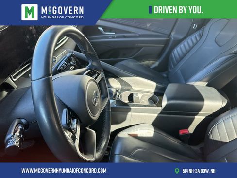 Used 2023 Hyundai Elantra Limited w/ Cargo Package image 7