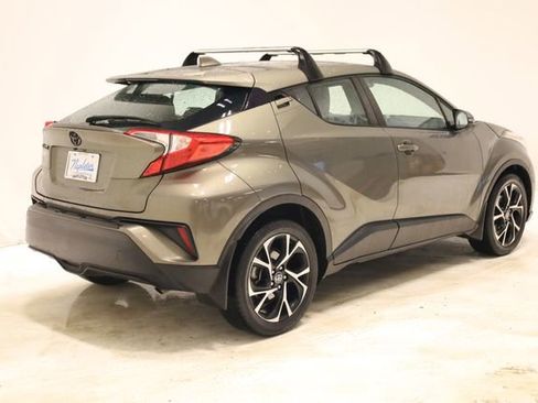 Used 2021 Toyota C-HR XLE image 4
