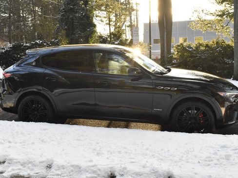 Used 2021 Maserati Levante S GranSport image 11