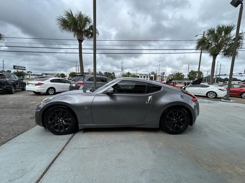 Used 2018 Nissan 370Z Coupe RWD image 8