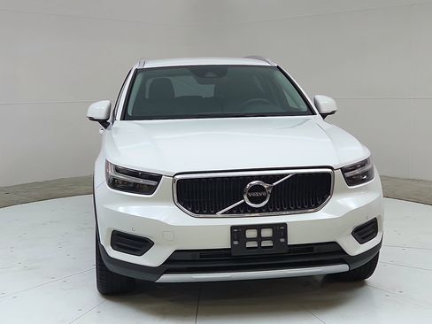 Used 2020 Volvo XC40 T4 Momentum FWD image 2