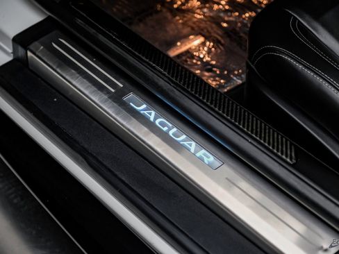 Used 2016 Jaguar F-TYPE R image 39