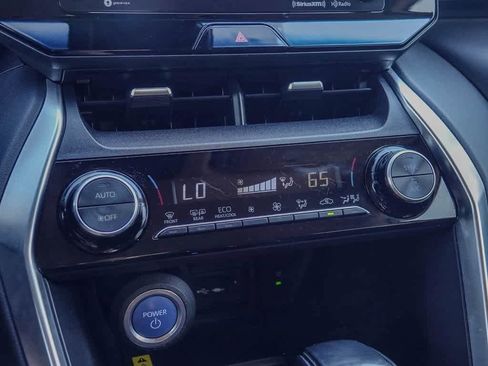 Used 2021 Toyota Venza LE image 20