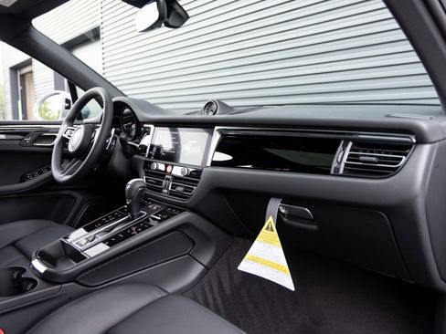 Used 2025 Porsche Macan image 35