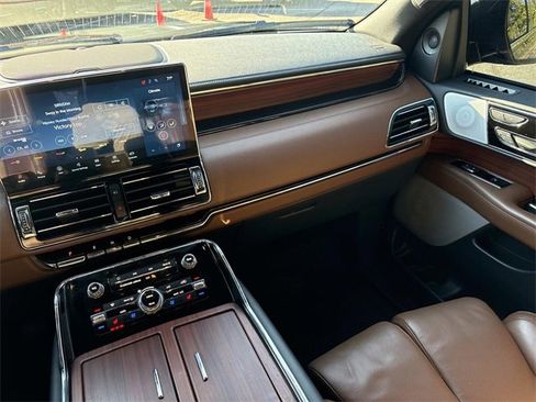 Certified 2024 Lincoln Navigator Reserve image 16