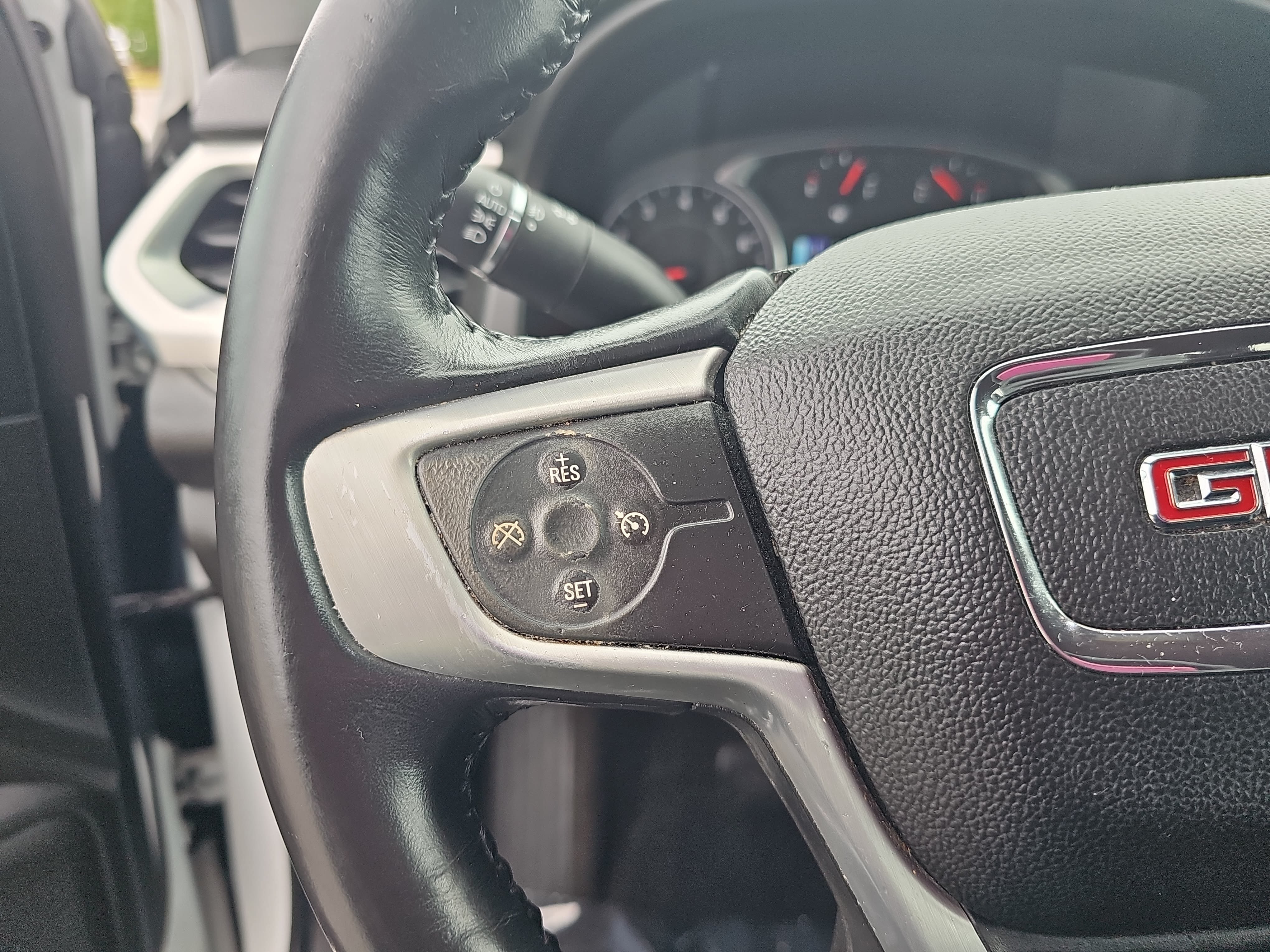 Used 2018 GMC Acadia SLT FWD image 18
