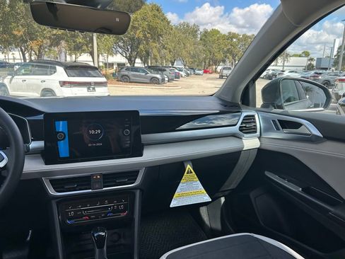 New 2026 Volkswagen Taos SE image 12