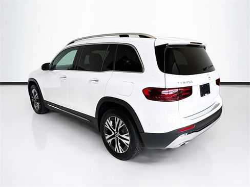 New 2025 Mercedes-Benz GLB 250 4MATIC image 3