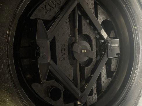 Used 2020 Chevrolet Traverse LT image 18