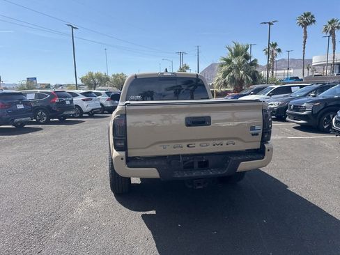 Used 2020 Toyota Tacoma TRD Off-Road w/ Technology Package AWD/4WD image 12