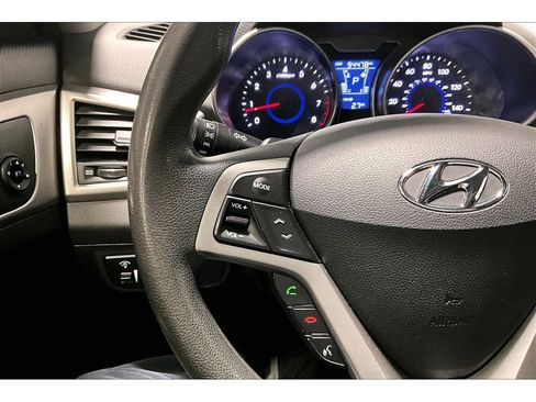 Used 2016 Hyundai Veloster image 19