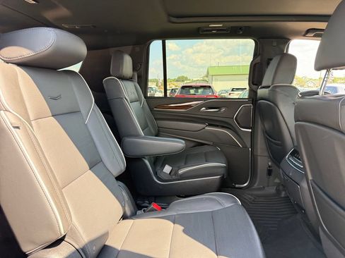 Used 2024 Cadillac Escalade ESV Premium Luxury AWD/4WD image 42