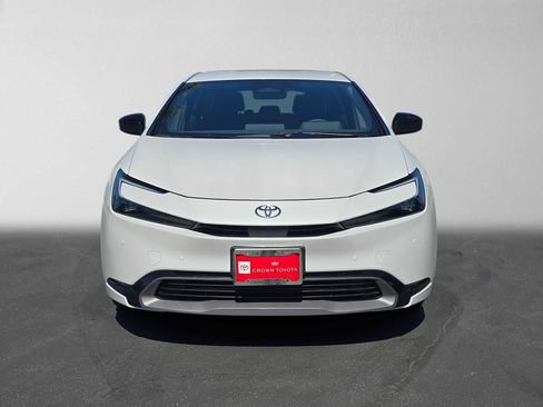 Certified 2026 Toyota Prius XLE FWD image 8
