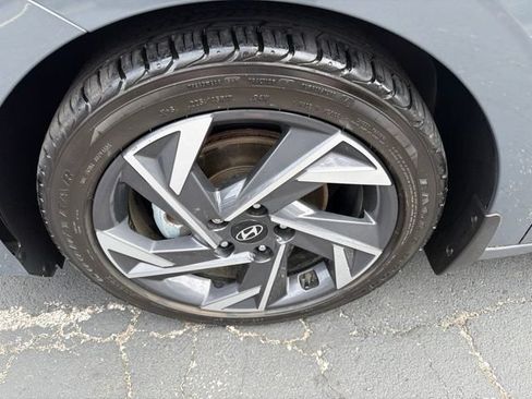 Used 2024 Hyundai Elantra Limited FWD image 10