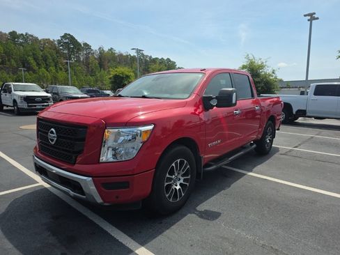 Used 2021 Nissan Titan SV w/ SV Convenience Package RWD image 2