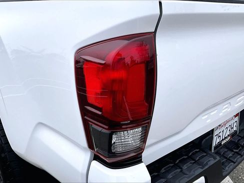 Used 2020 Toyota Tacoma SR w/ SR Convenience Package image 27