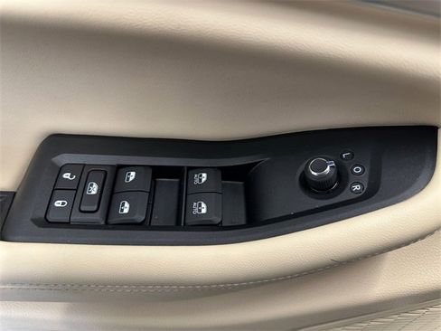 Used 2024 Jeep Grand Cherokee Limited w/ Black Appearance Package image 24