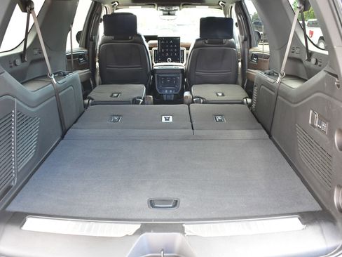 Used 2025 GMC Yukon XL Denali Ultimate image 11