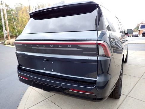 New 2025 Lincoln Navigator Reserve w/ Jet Appearance Package image 6