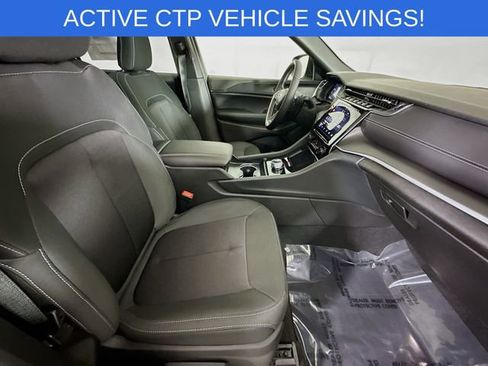 New 2025 Jeep Grand Cherokee L Laredo image 28