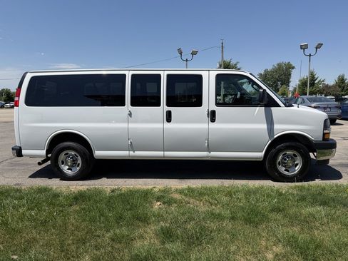 Used 2024 Chevrolet Express 3500 LT w/ LT Preferred Equipment Group RWD image 5