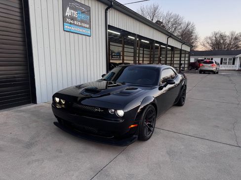 Used 2019 Dodge Challenger R/T Scat Pack w/ Widebody Package image 17