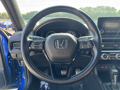 Used 2023 Honda Civic Sport image 3