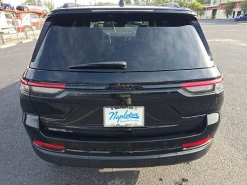 Used 2023 Jeep Grand Cherokee Altitude AWD/4WD image 8