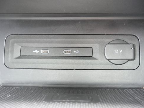 Used 2022 Volkswagen Atlas Cross Sport SEL R-Line image 29