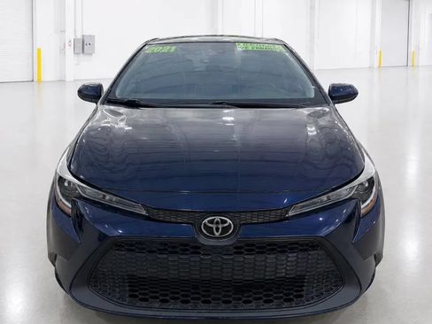 Used 2021 Toyota Corolla LE FWD image 4