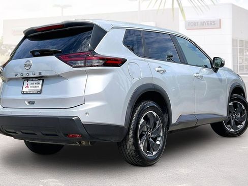 Used 2025 Nissan Rogue SV FWD image 32