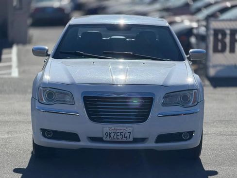 Used 2012 Chrysler 300 Limited RWD image 2