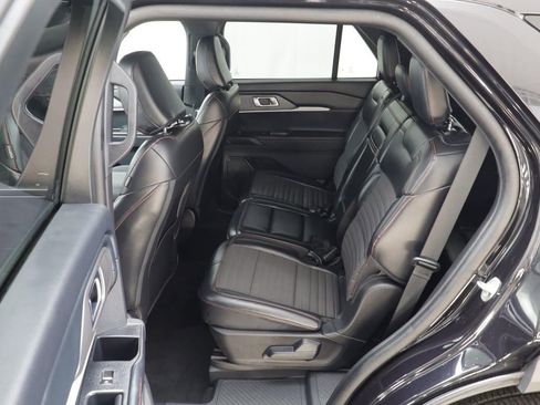 Used 2025 Ford Explorer ST-Line w/ ST-Line Street Pack AWD/4WD image 17