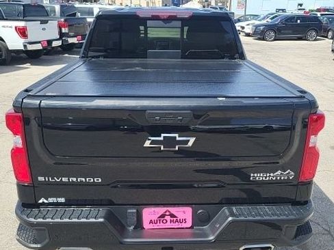 Used 2022 Chevrolet Silverado 1500 High Country w/ Technology Package AWD/4WD image 11