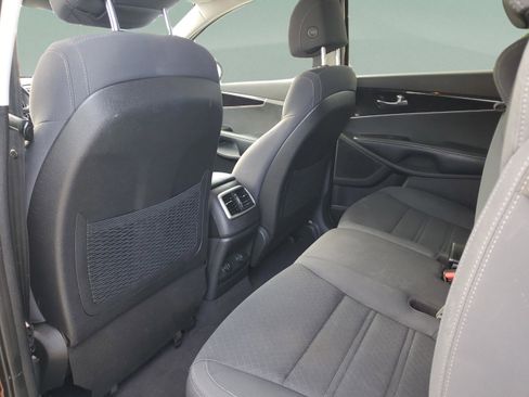 Certified 2017 Kia Sorento LX image 7