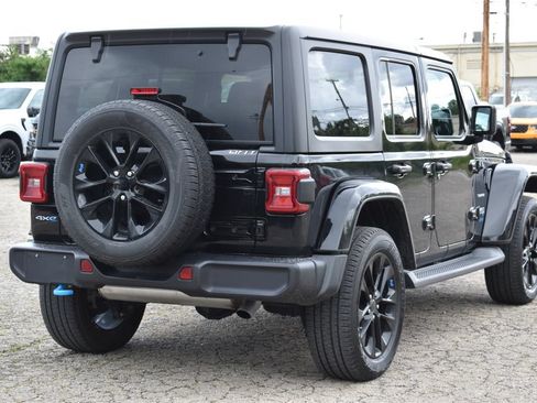 Used 2022 Jeep Wrangler Unlimited Sahara w/ Cold Weather Group AWD/4WD image 5